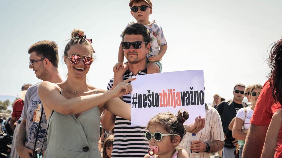 Prosvjed Nešto zbilja važno u supetarskoj trajektnoj luci (1)