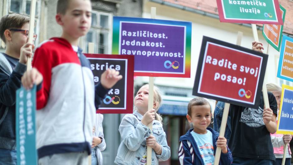 Prosvjed pomoćnici u nastavi