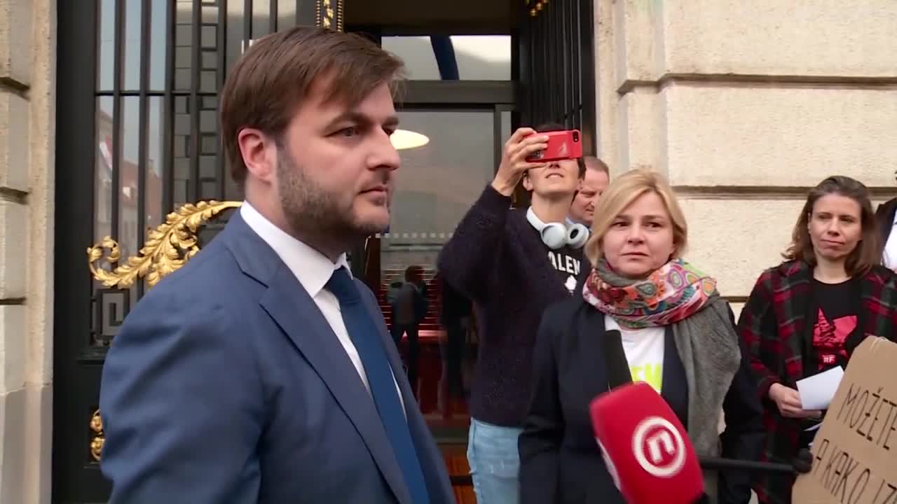 Prosvjednici pred Saborom izviždali ministra Ćorića