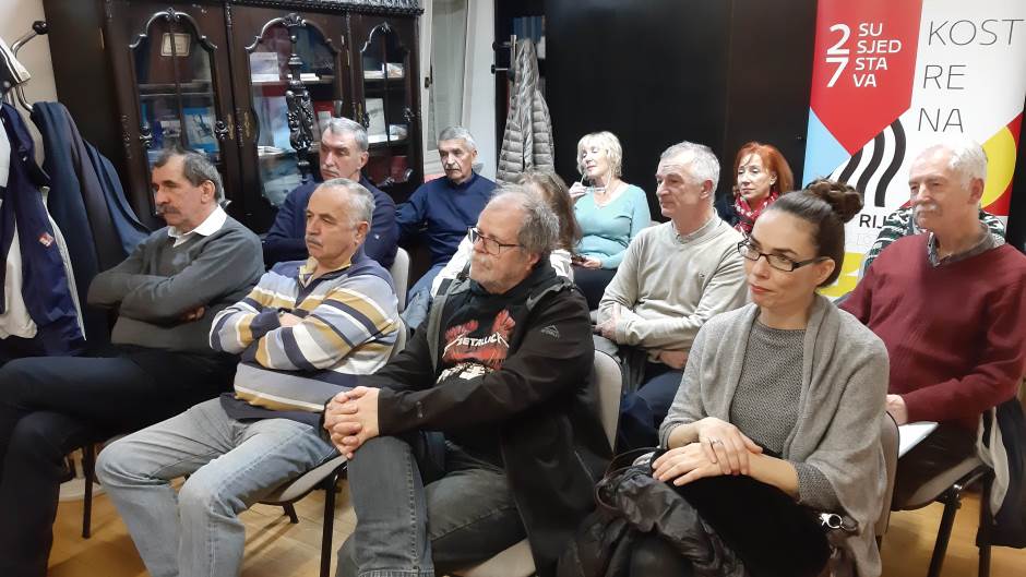 publika u Dnevnom boravku Susjedstva Kostrena