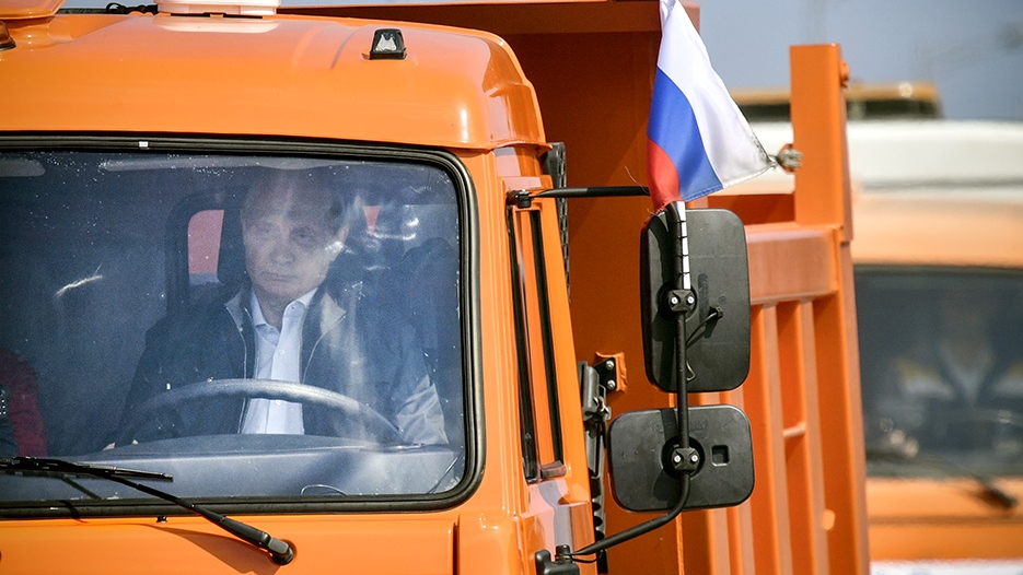 putin kamion foto tanjug Alexander Nemenov (1)