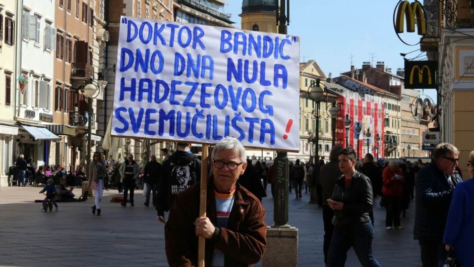 rijeka-prosvjednik-bandic-164856.jpeg