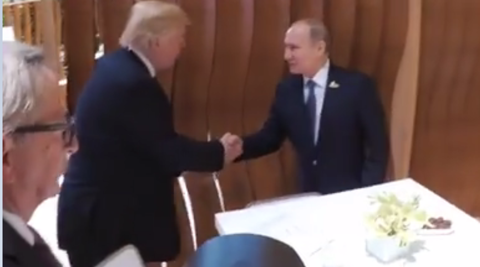 Rukovanje Trumpa i Putina