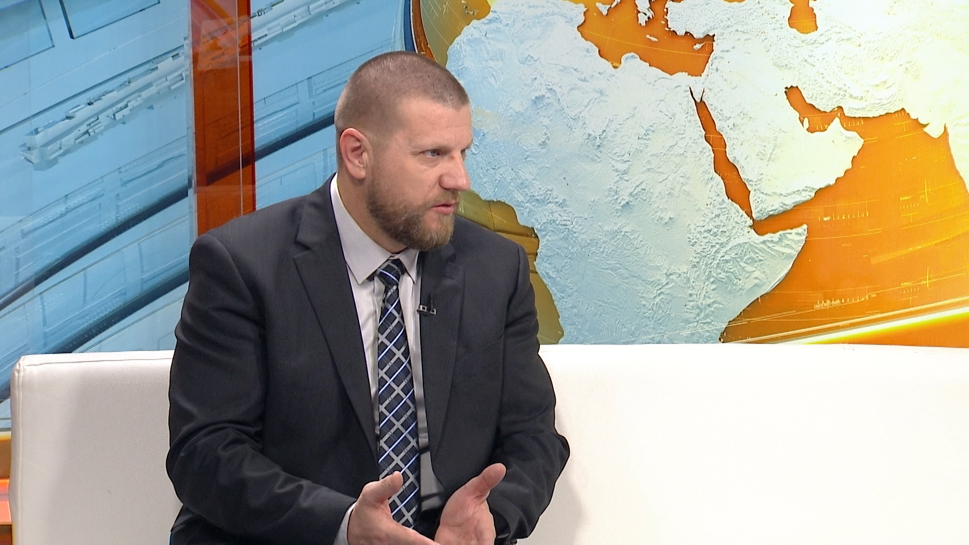 sa-ismir jusko-clf-270618.00_09_16_17.Still001