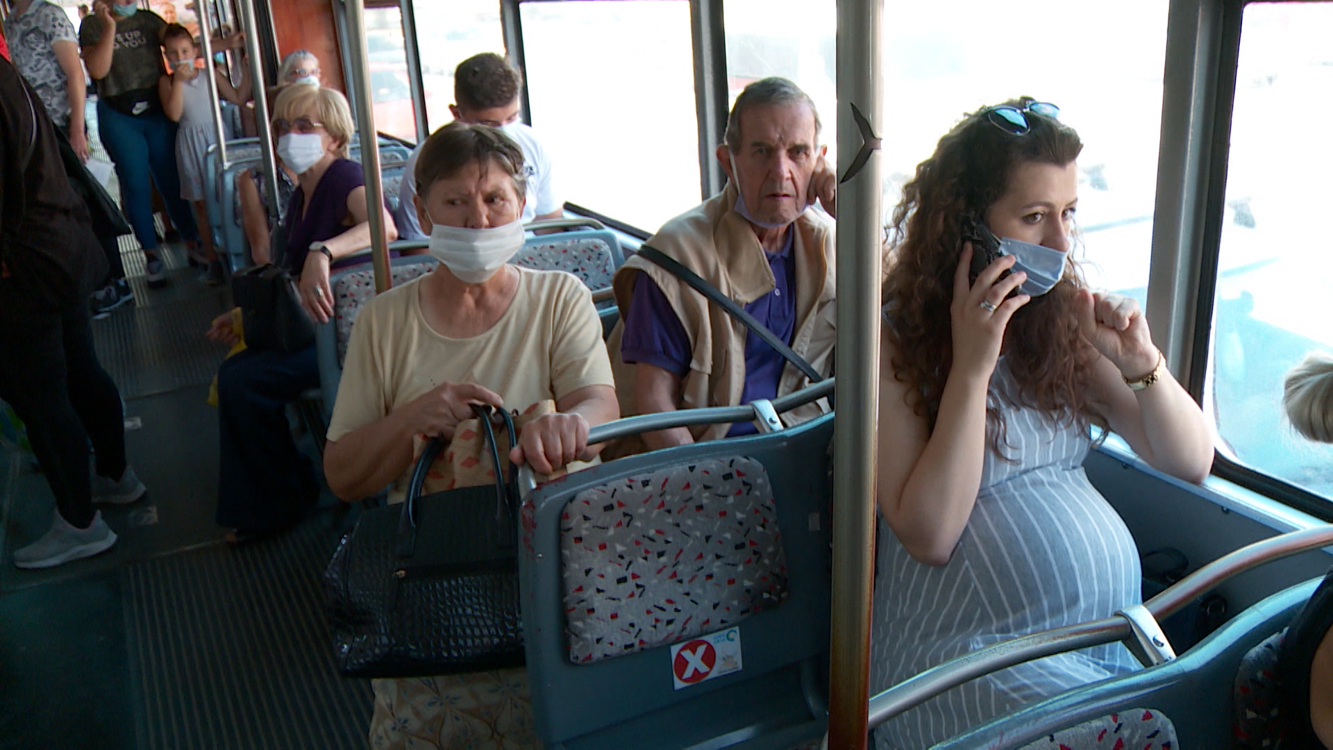 SA-KORONA LJUDI TRAMVAJ VO-IVA-1(20200716-150206976).mxf.00_00_12_04.Still002