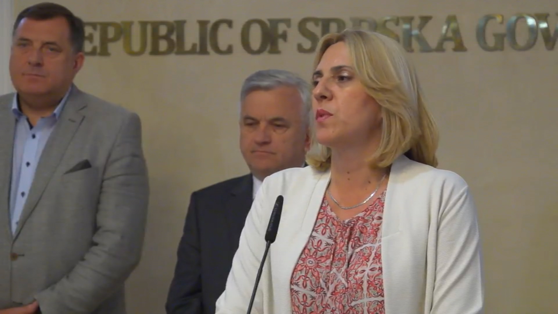 sa-live 3-1650-130518.00_02_47_21.Still001