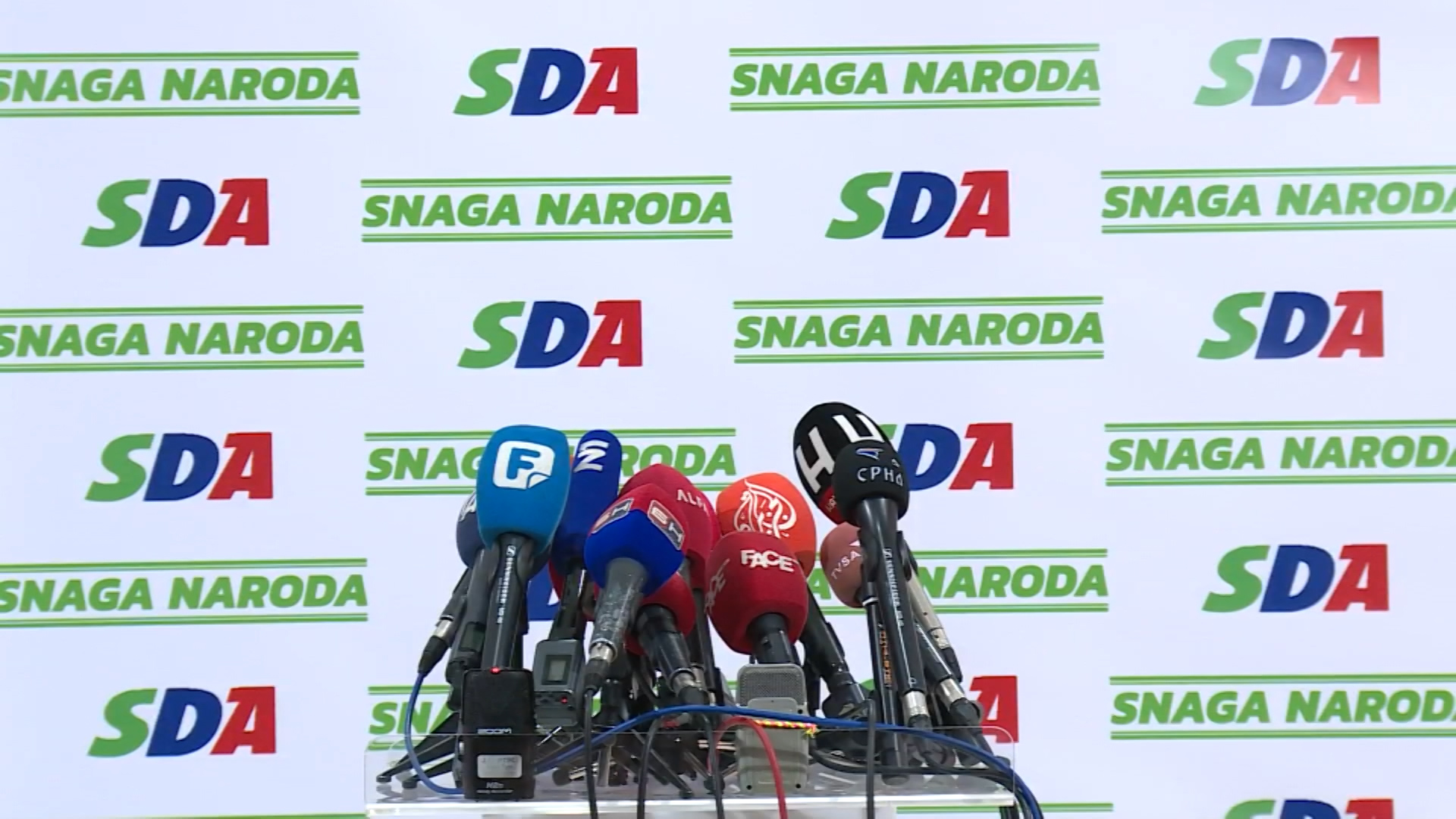 sa-live 5-1550-130219.00_10_12_00.Still002