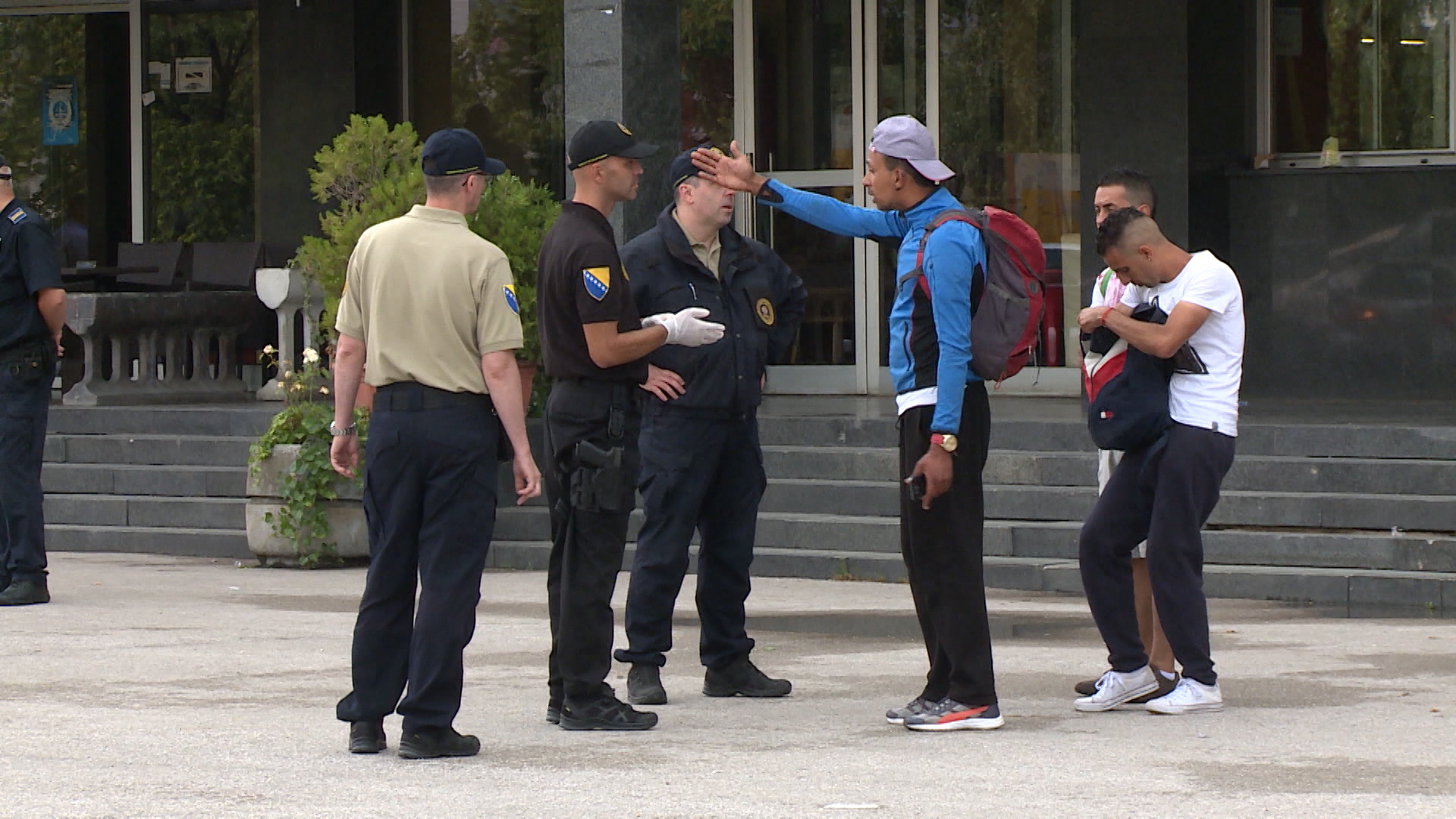 SA-MIGRANTI SARAJEVO PKG-ADB-1(20190712-174130549).00_03_15_15.Still002