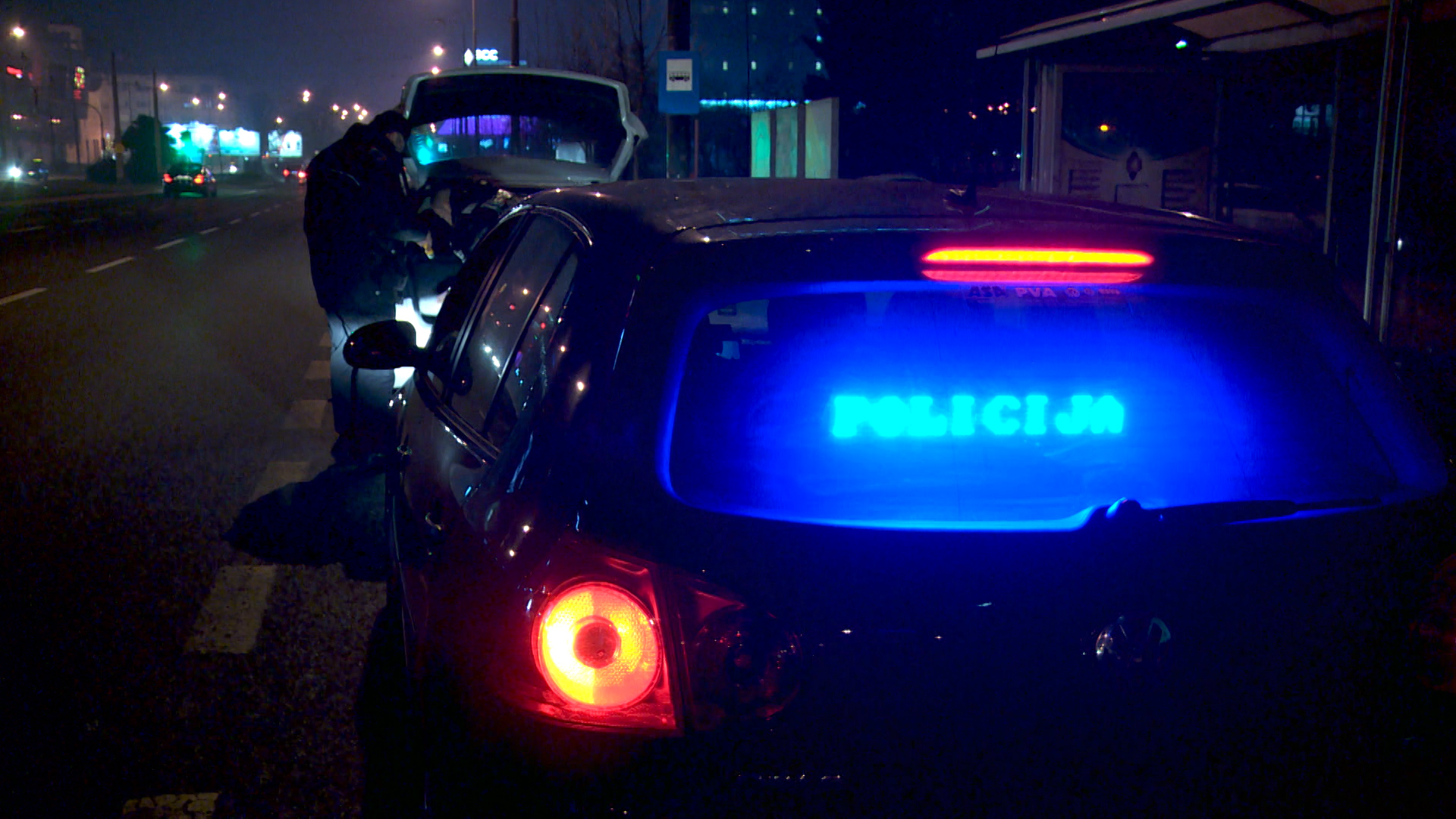 sa-policijska patrola-ads-7(20161210-120259087).Still001