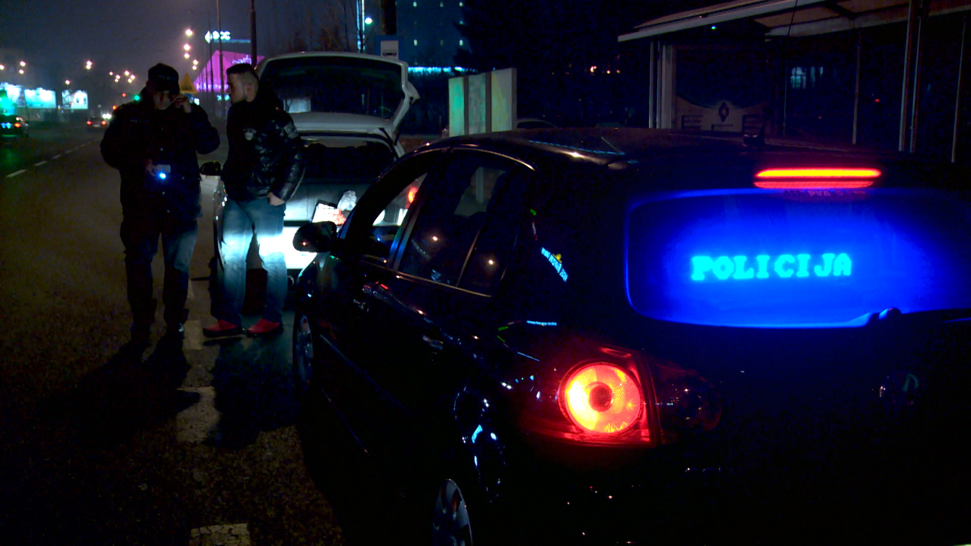 sa-policijska patrola-ads-7(20161210-120259087).Still007