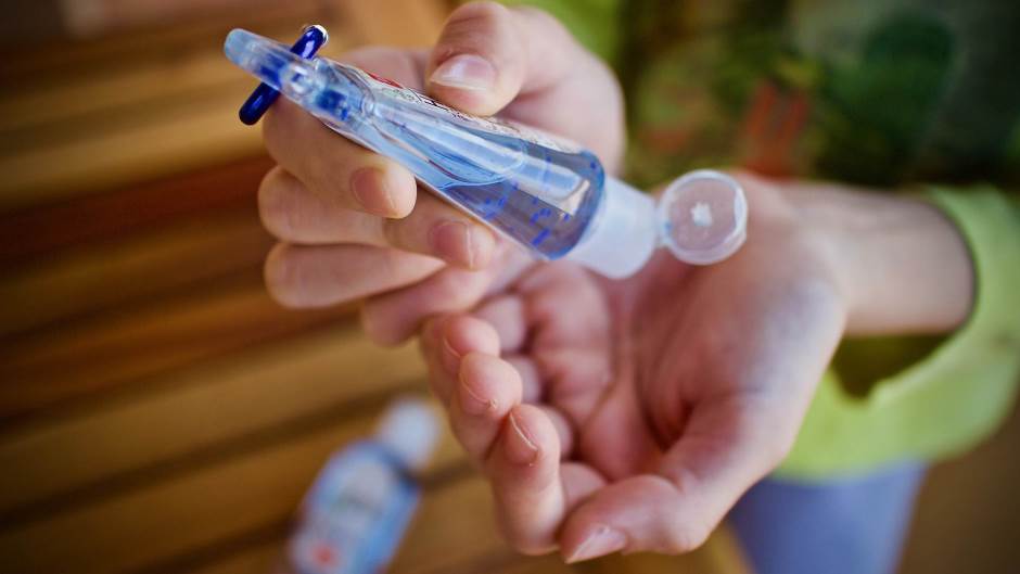 sanitizing-5095967_1920