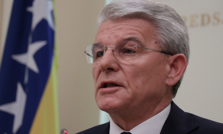 sefik_dzaferovic_0220_04