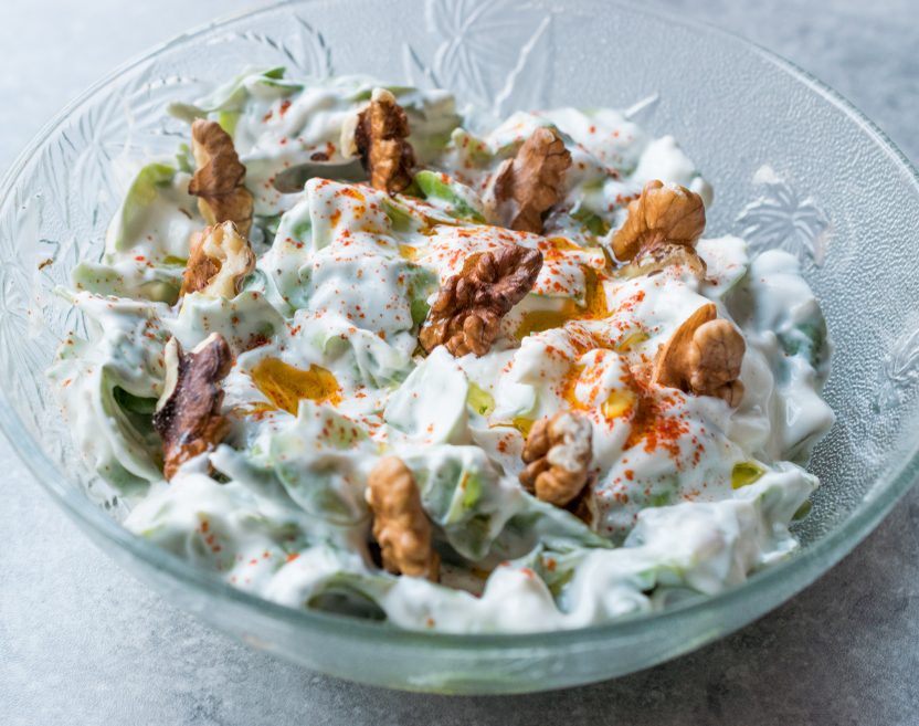 salata, krastavci, orasi