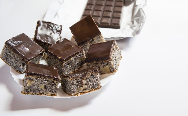 kolač s makom i jabukama