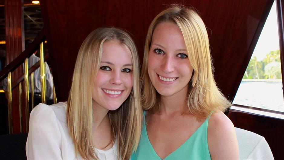 sisters-2061718_1920