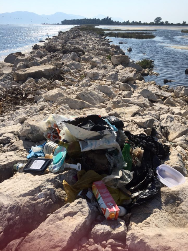 Smeće na plaži6