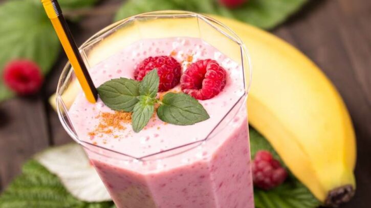 smoothie-od-banane-i-malina-283595-725x408