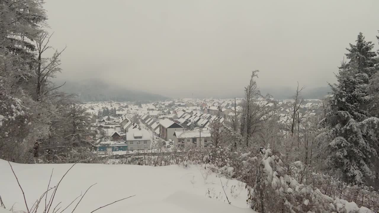 Snijeg i zima ne pitaju za koronu u Gorskom kotaru