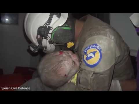 Spasitelj proplakao nakon što je spasio novorođenče