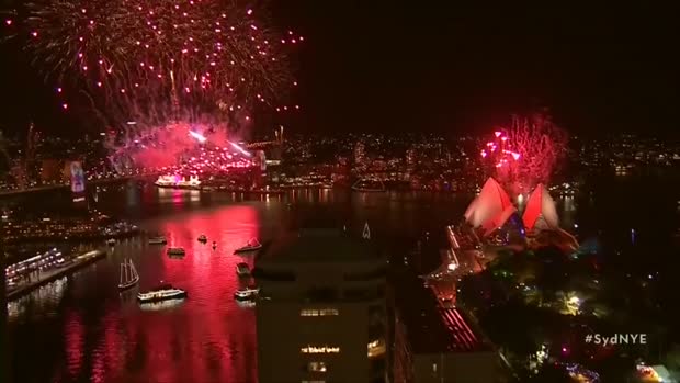 Spektakularnim vatrometima svijet dočekao Novu godinu