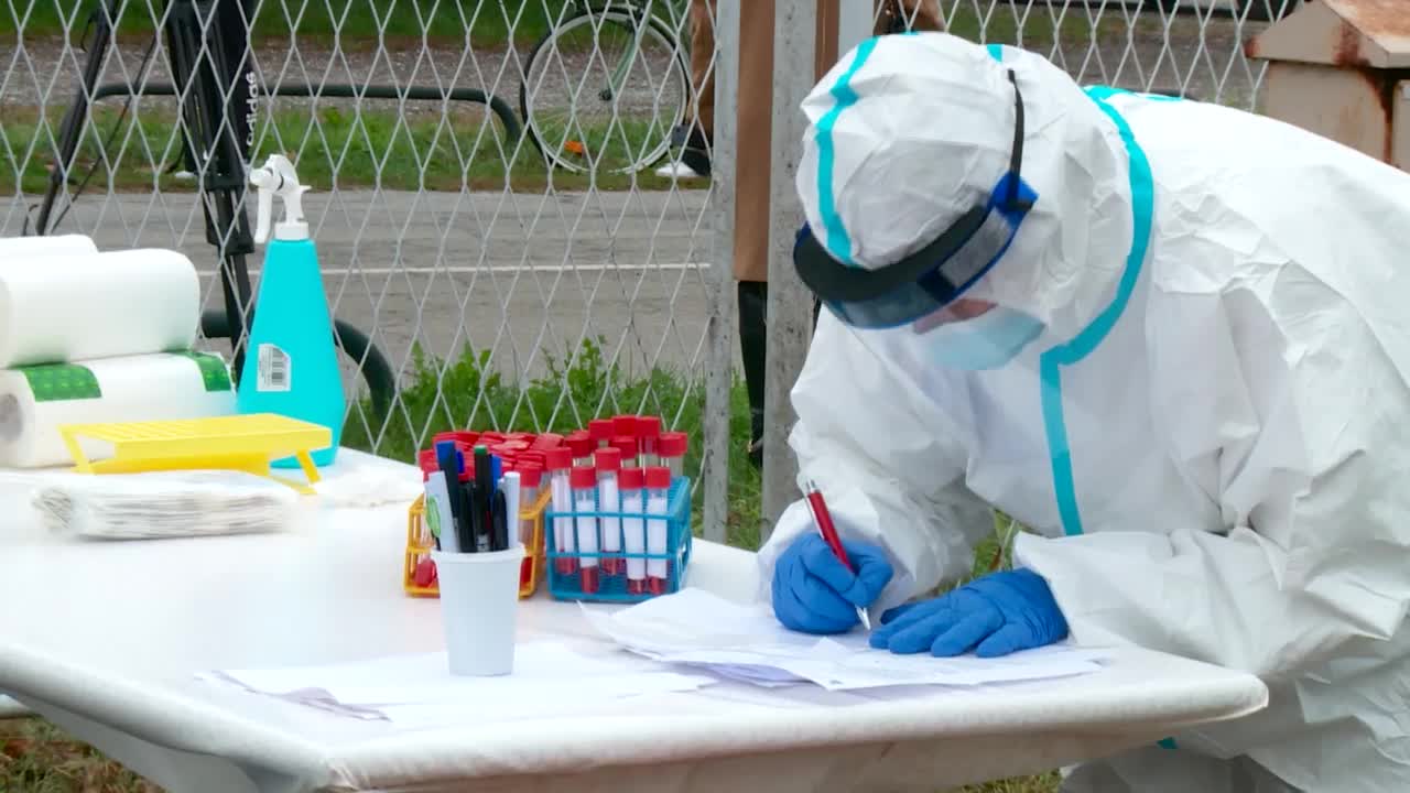 Stidljivo pada broj dnevno novozaraženih, no pritisak na bolnice i dalje je velik