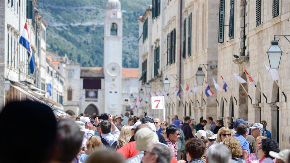 stradun_turisti11-010515