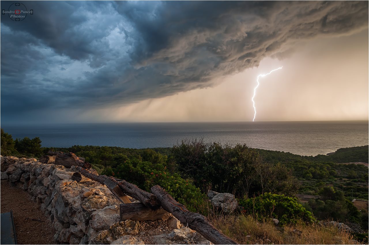 Sunce se probija kroz oblake