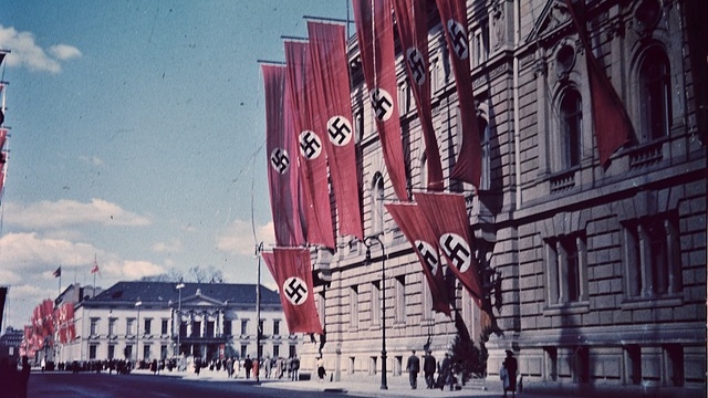 swastikas-906653_640