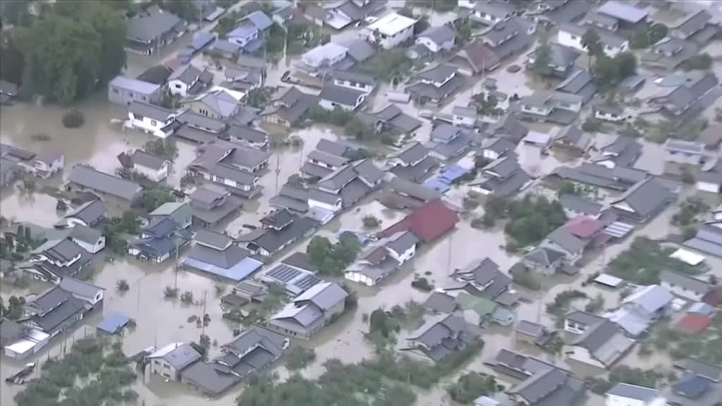 Tajfun sije smrt po Japanu