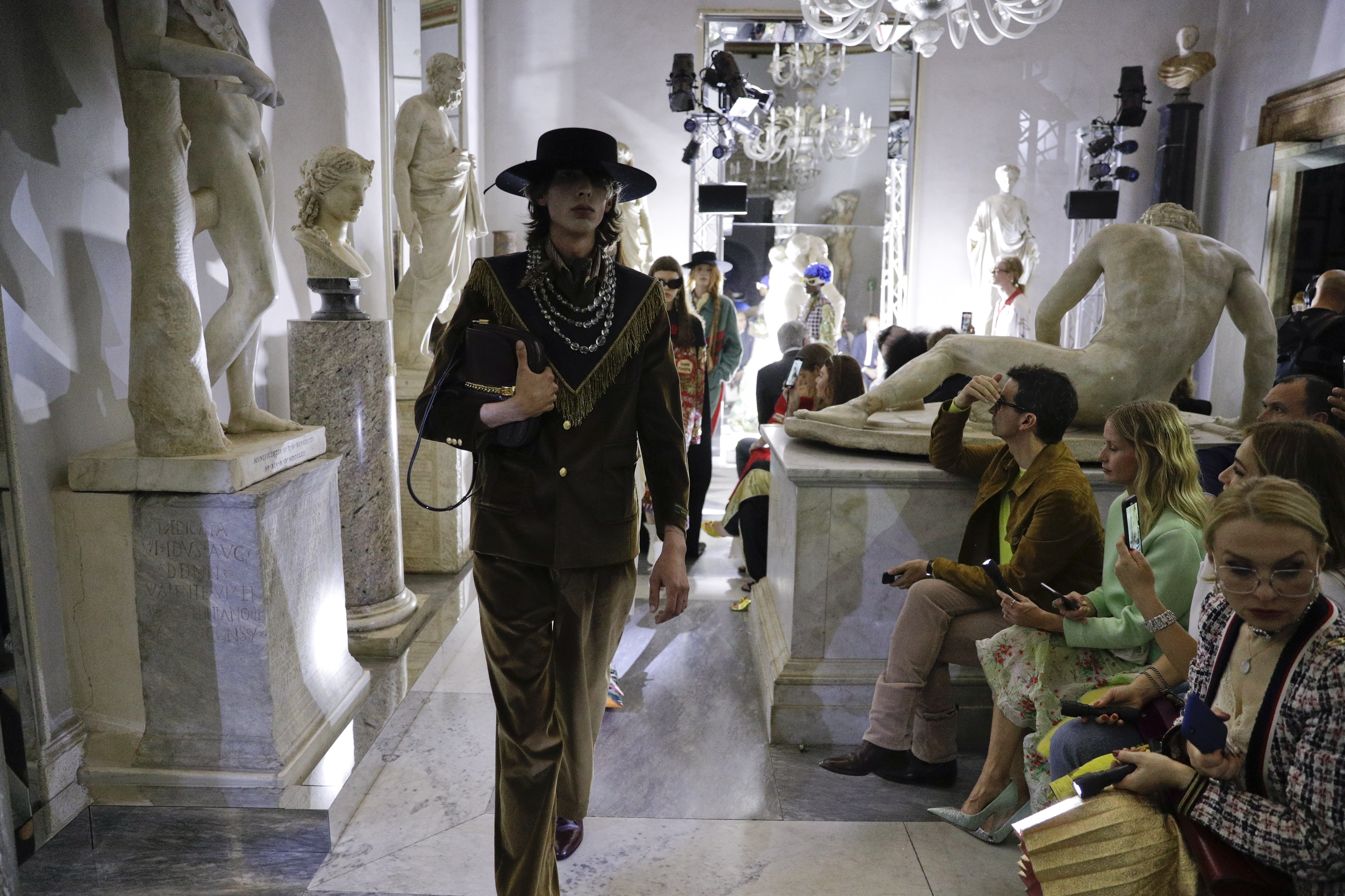 Tan2019-5-28_205532299_2