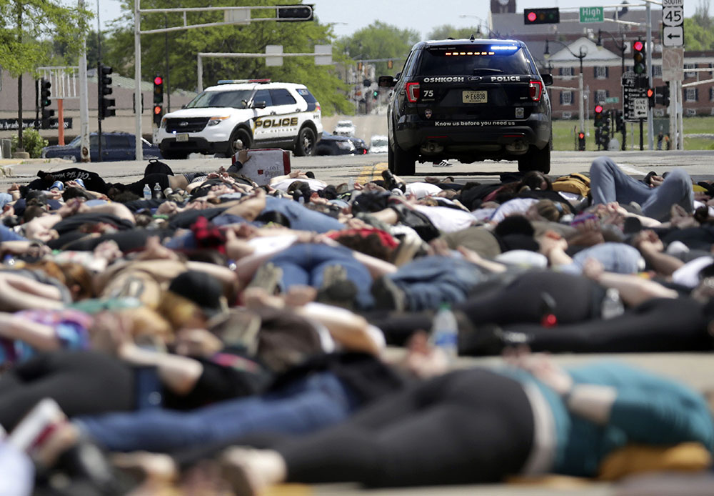 TANJUG/AP/William Glasheen