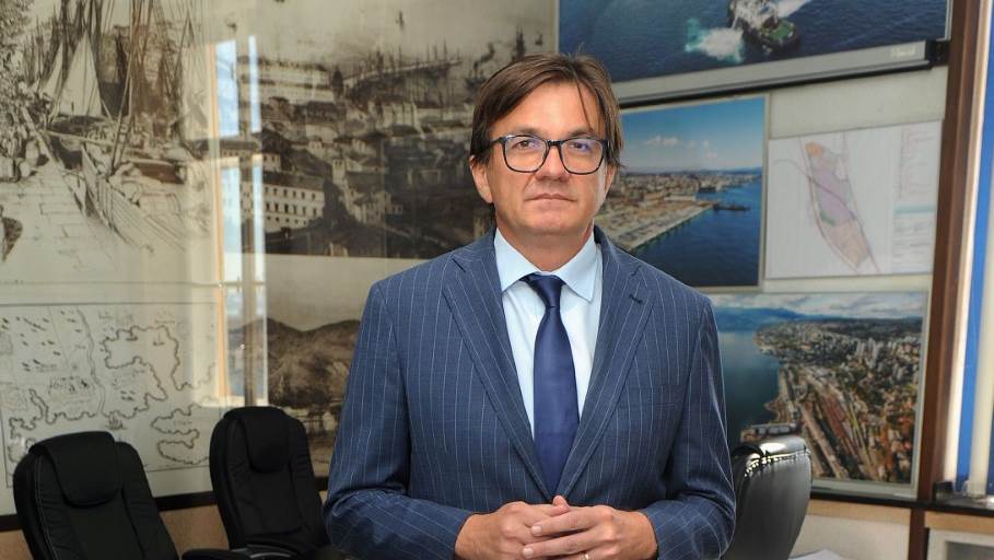 thumbnail_LUR_Ravnatelj