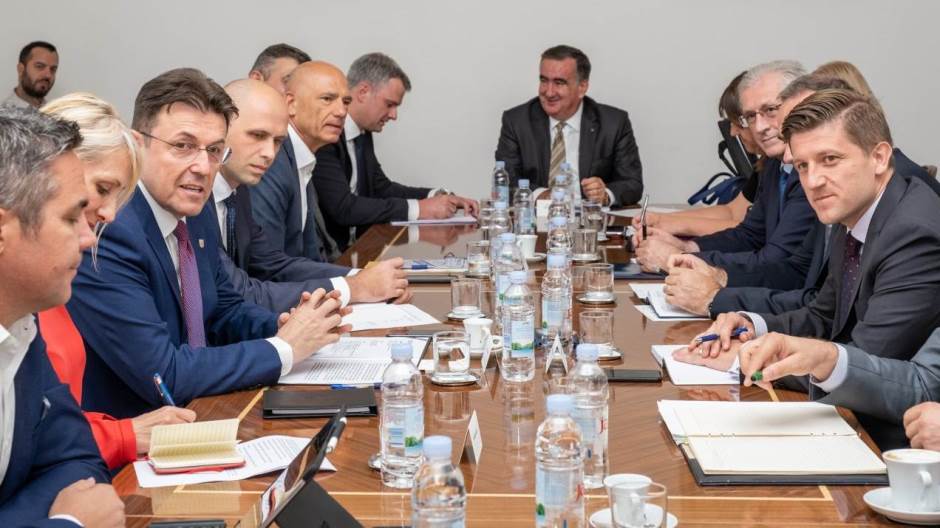 thumbnail_Sastanak Marić