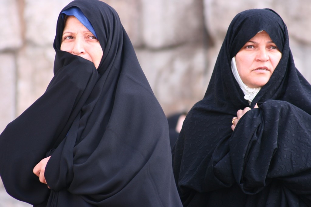 thumbnail_Žene ispred Omejadske džamije u Damasku