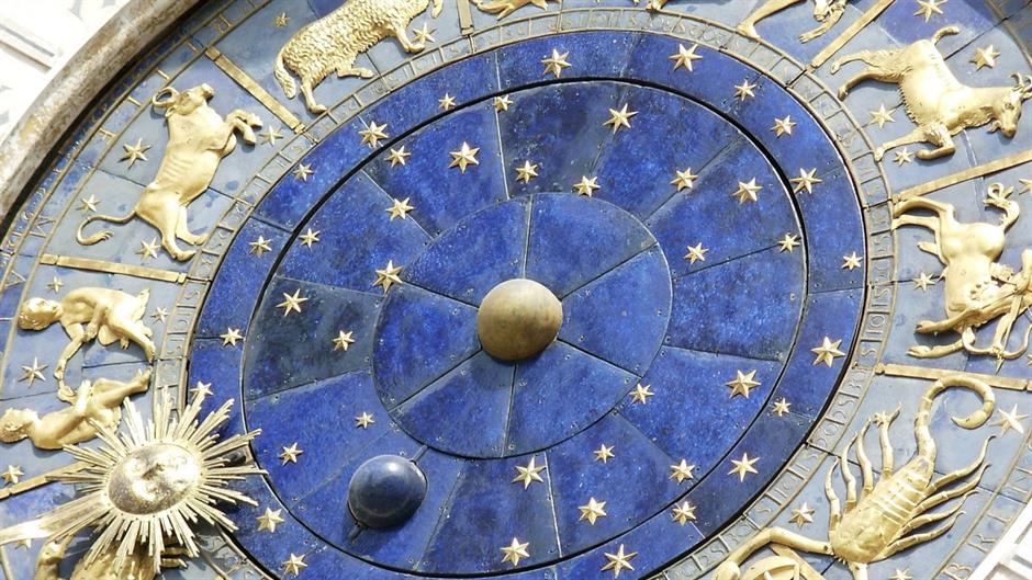 timepiece-745988_1280