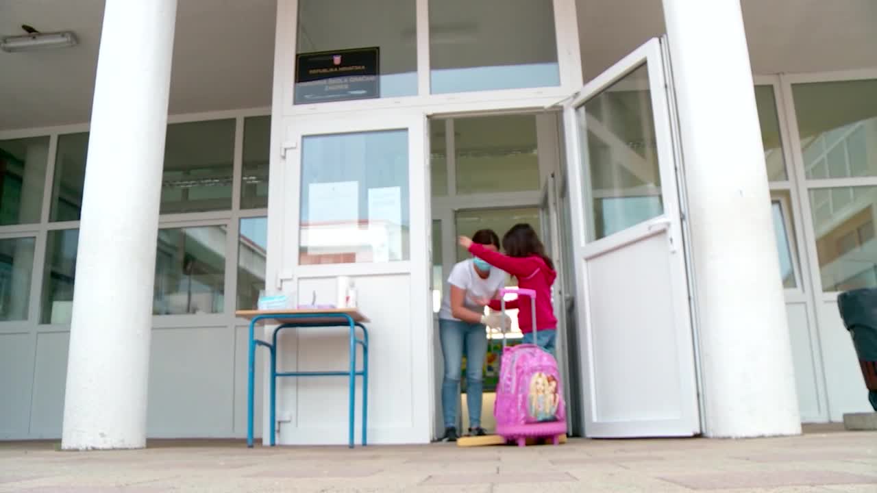 Tko sve u ponedjeljak treba u školu?