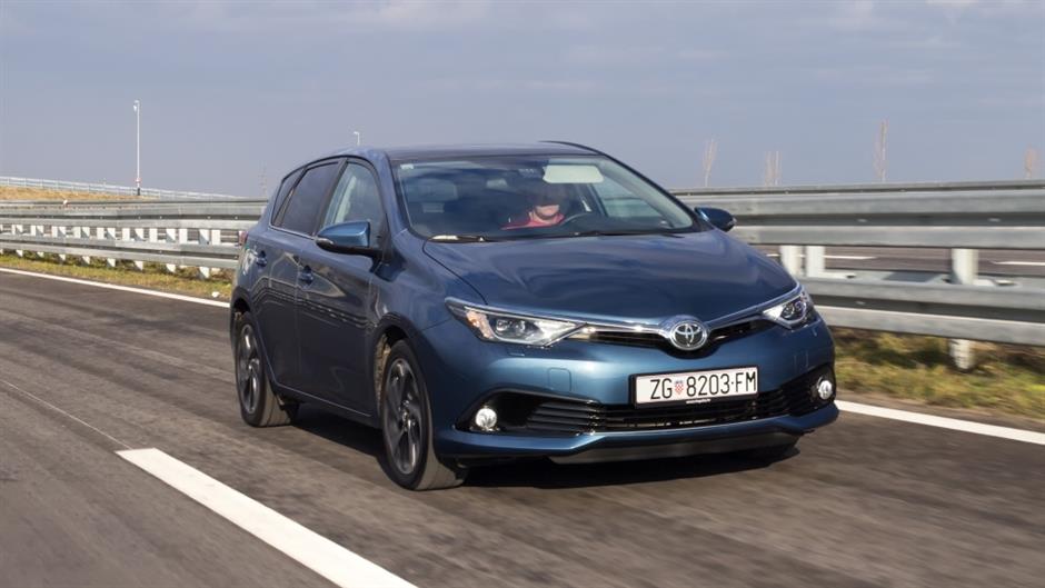 toyota_auris_1