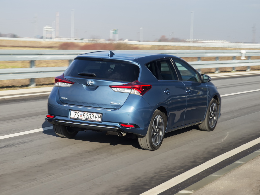 toyota-auris-3-54125.jpeg