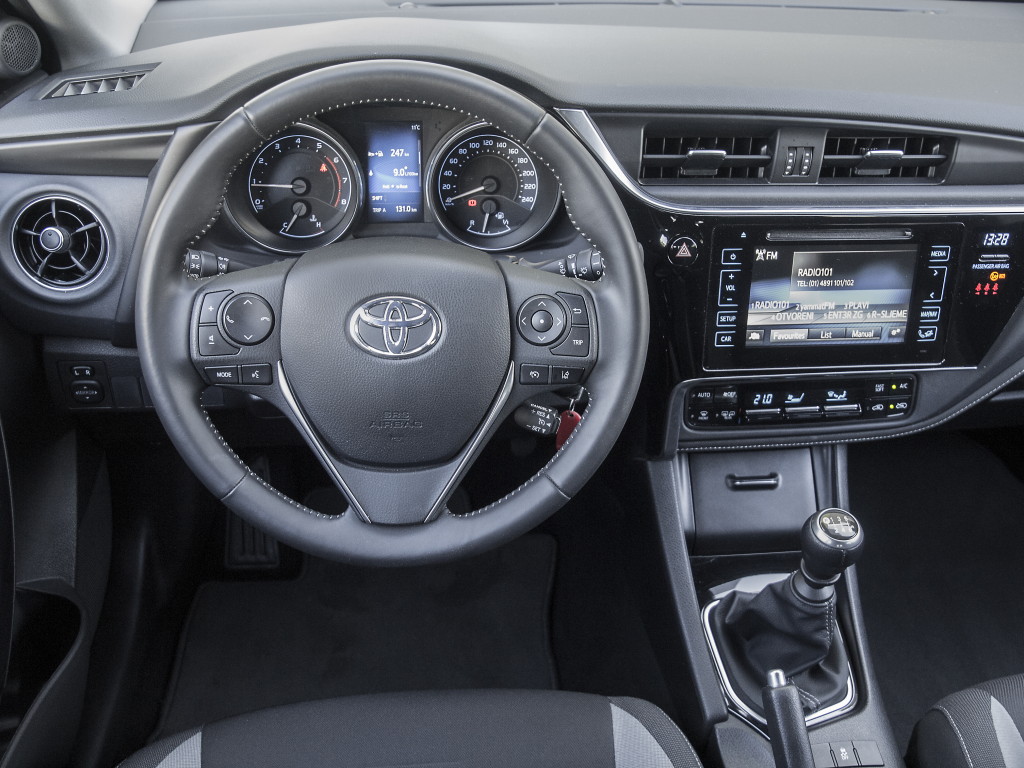 toyota-auris-6-54126.jpeg