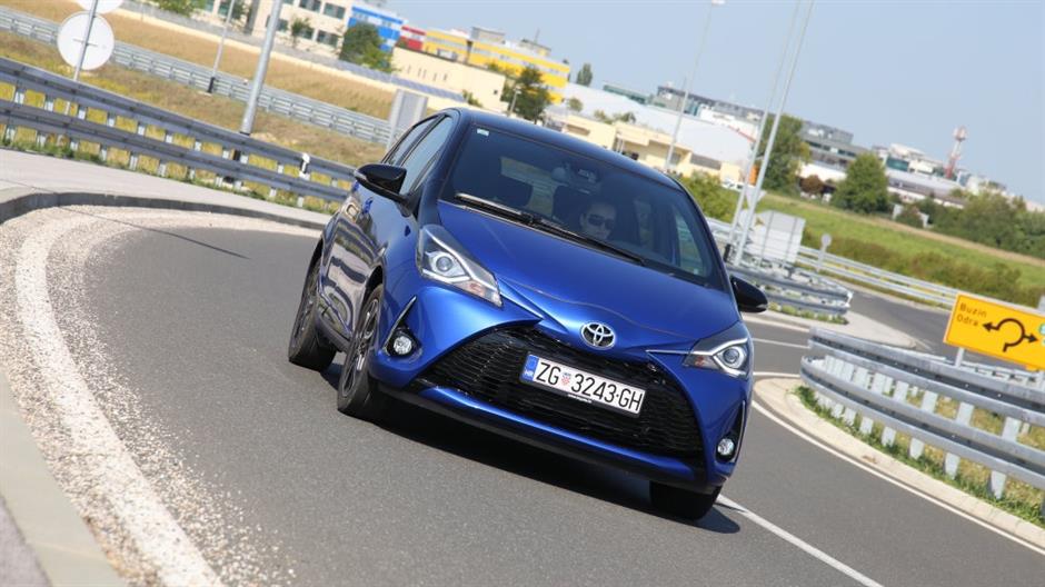 toyota_yaris_bi-tone