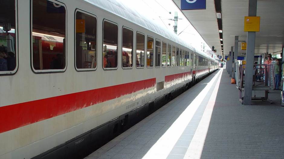 train-station-1450339