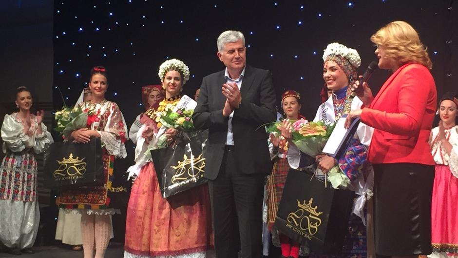 treća Revija tradicijske odjeće i izbor najljepše Hrvatice u narodnoj nošnji 4