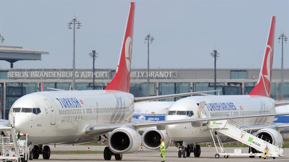 turkish airlines EPA Bernd Settnik