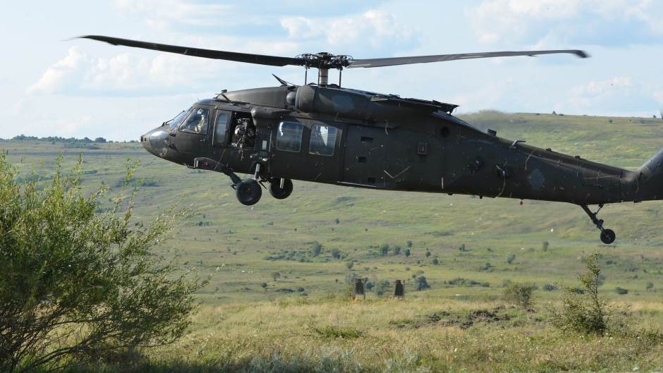 uh-60-black-hawk-2678878_1920