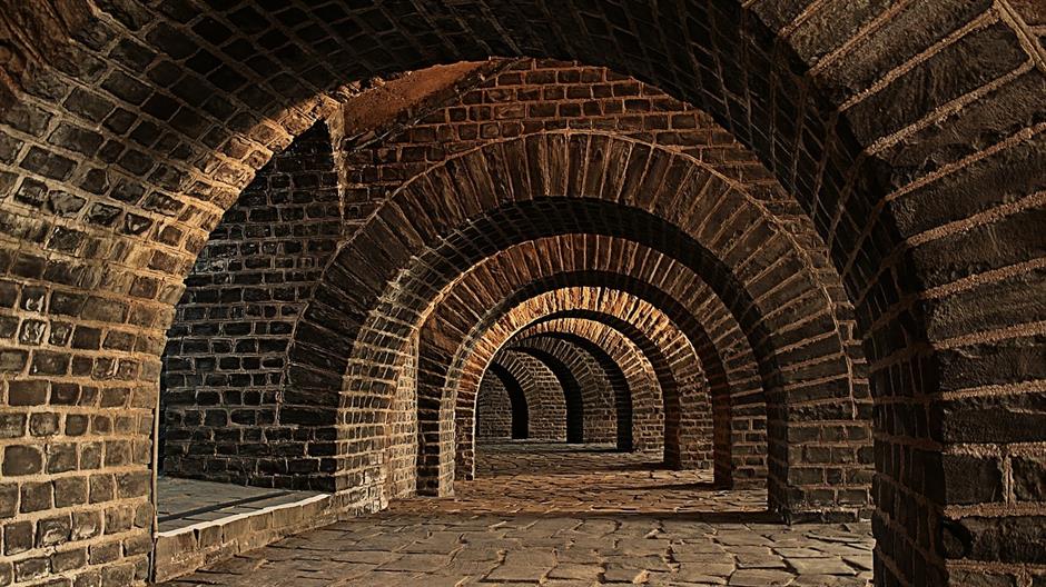 vaulted-cellar-247391_1280