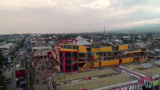 Više od 830 mrtvih nakon potresa i tsunamija u Indoneziji