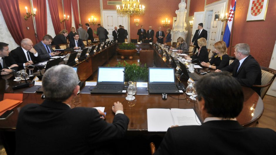 vlada_sjednica5-161014cropix