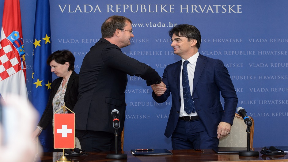 vlada_svicarska5-300615