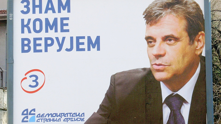 Vojislav_Kostunica_Wikipedia_Goldfinger