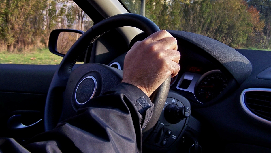Freeimages_Vožnja, automobil, volan, vozač